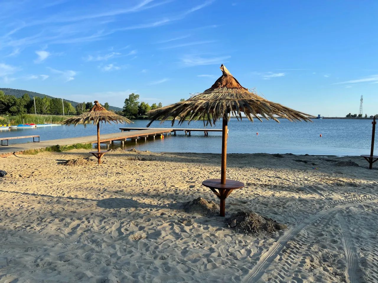 Piaszczysta plaża Jezioro Bielawskie Sudecka Plaża