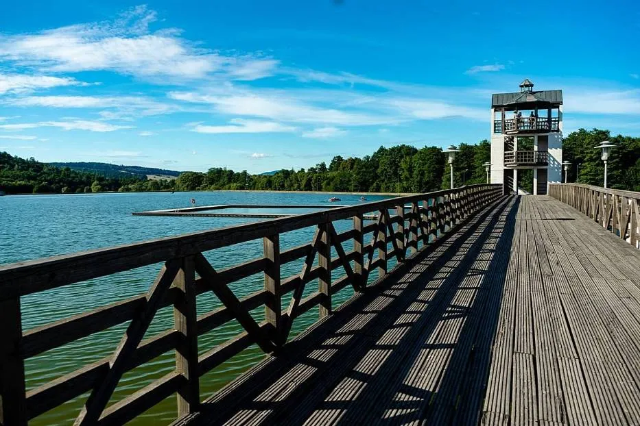 Zalew w Starej Morawie plaża i molo