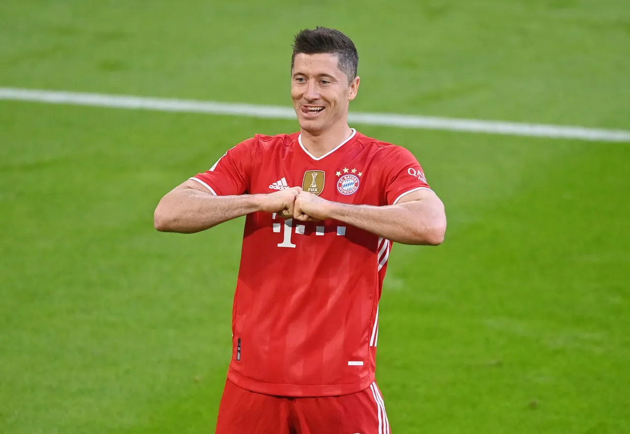 Robert Lewandowski Bayern Monachium potr&oacute;jna korona 2020
