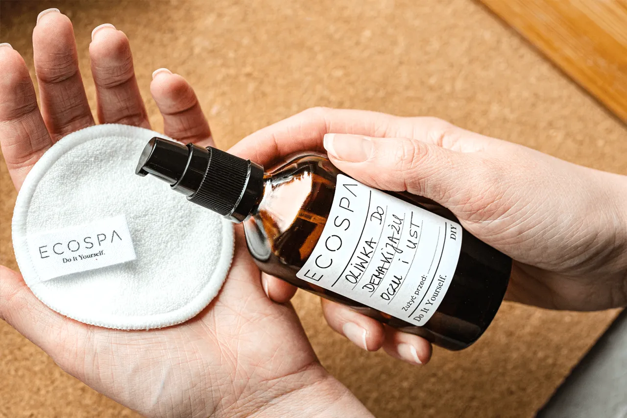 demakijaż olejkiem krok po kroku