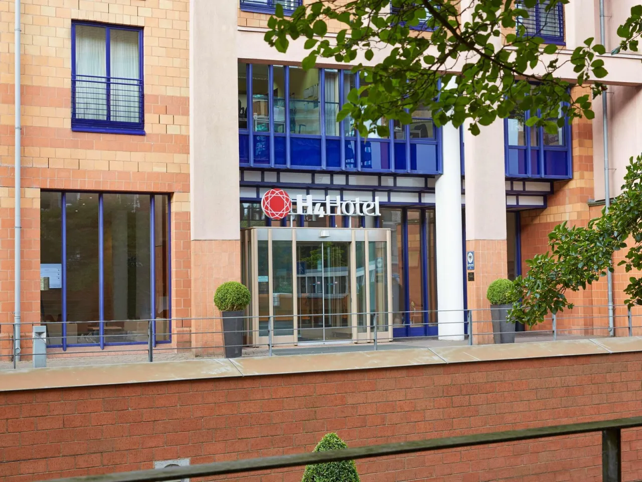 Luftbild H4 Hotel Hamburg Bergedorf und Umgebung