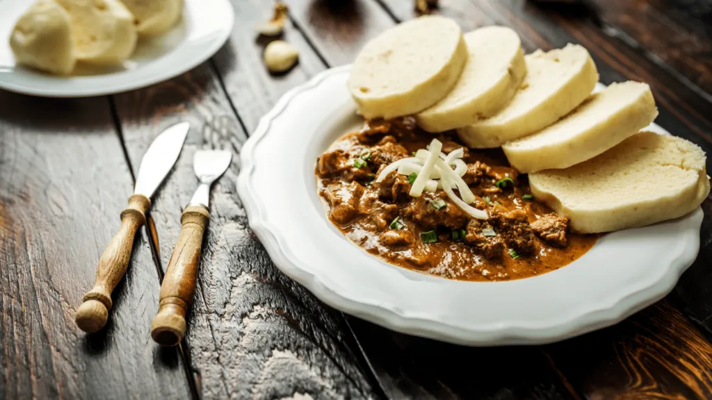 Tradycyjne czeskie jedzenie stół