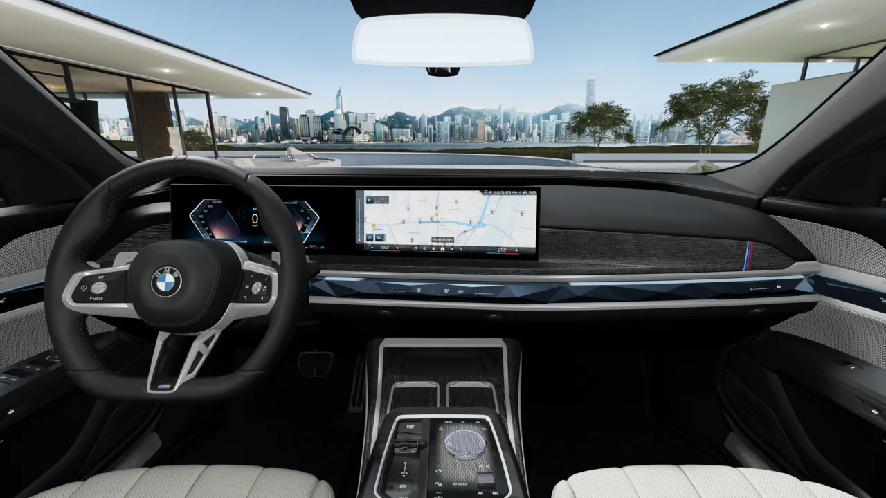 Wnętrze nowego BMW Serii 7 z ekranem nawigacji. Zastanawiasz się, ile kosztuje nowe BMW 7?