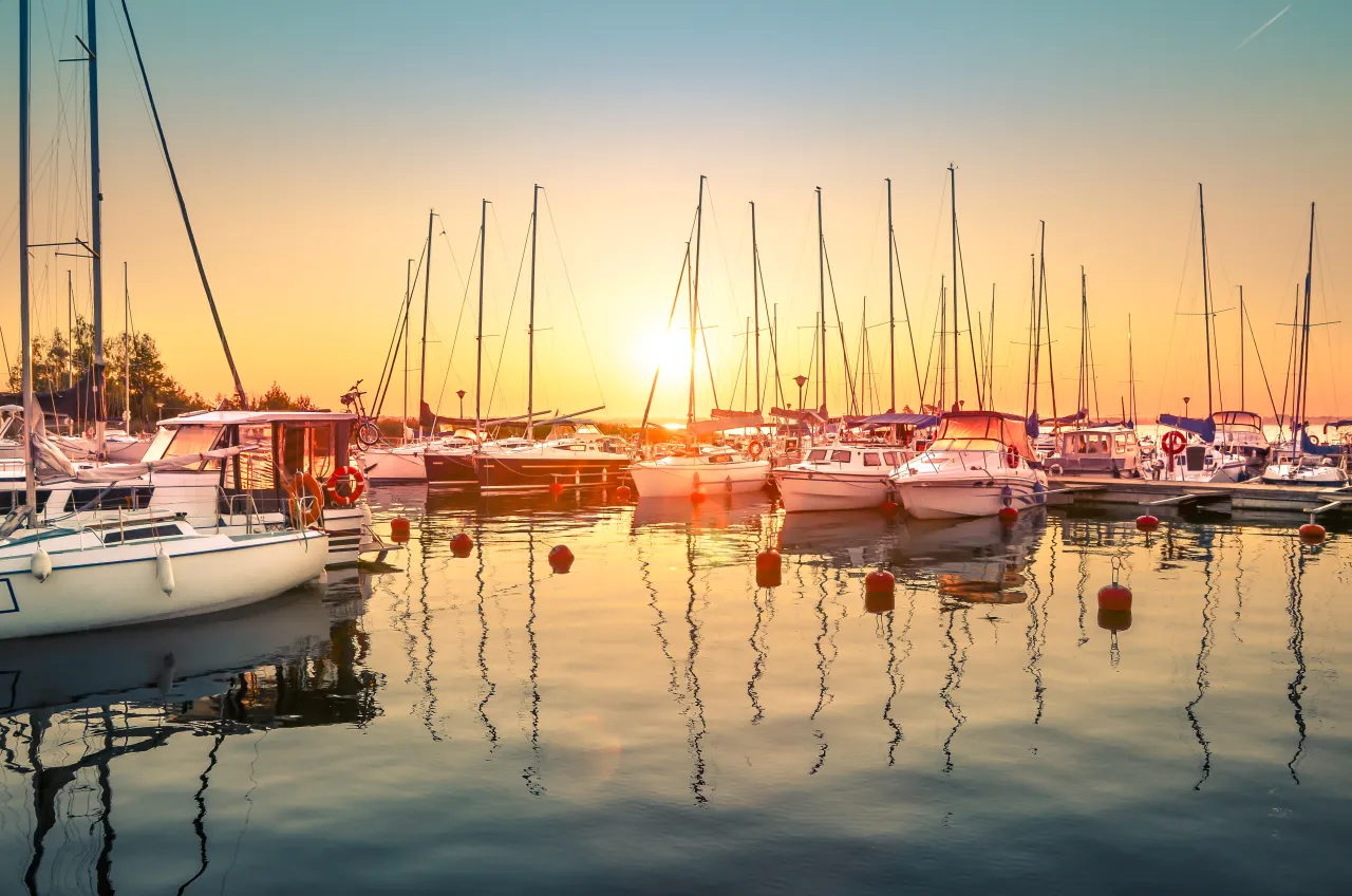 Giżycko Ekomarina i molo zachód słońca