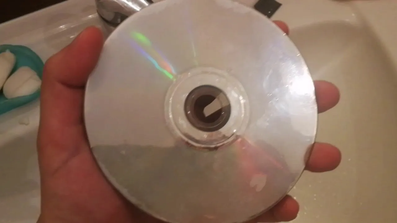 Polerowanie płyty CD od środka na zewnątrz