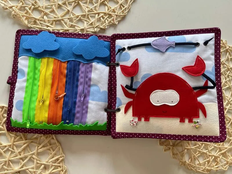 bezpieczne mocowanie elementów w książeczce sensorycznej