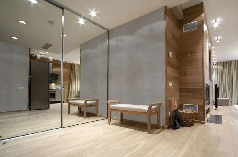 Różne rodzaje tynków dekoracyjnych w przedpokoju inspiracje