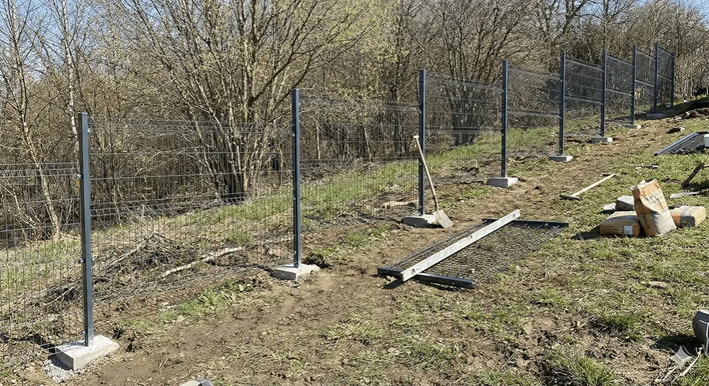 montaż ogrodzenia ekipa budowlana