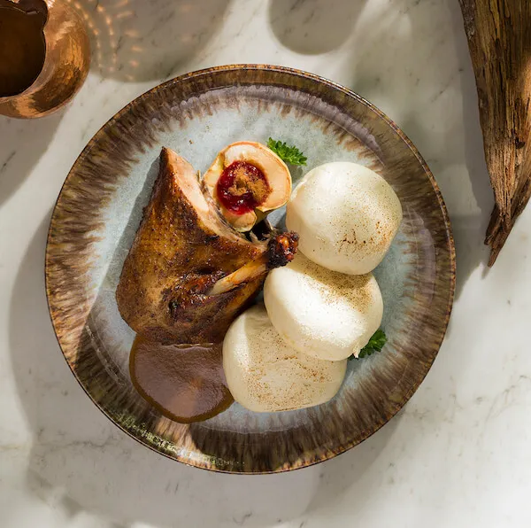 regionalne kluski na parze z modrą kapustą i kaczką