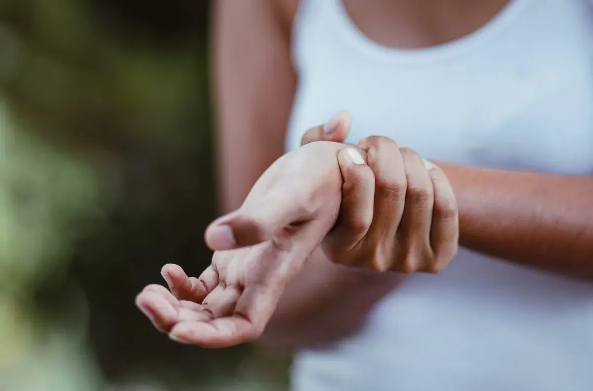 stopnie skręcenia nadgarstka porównanie