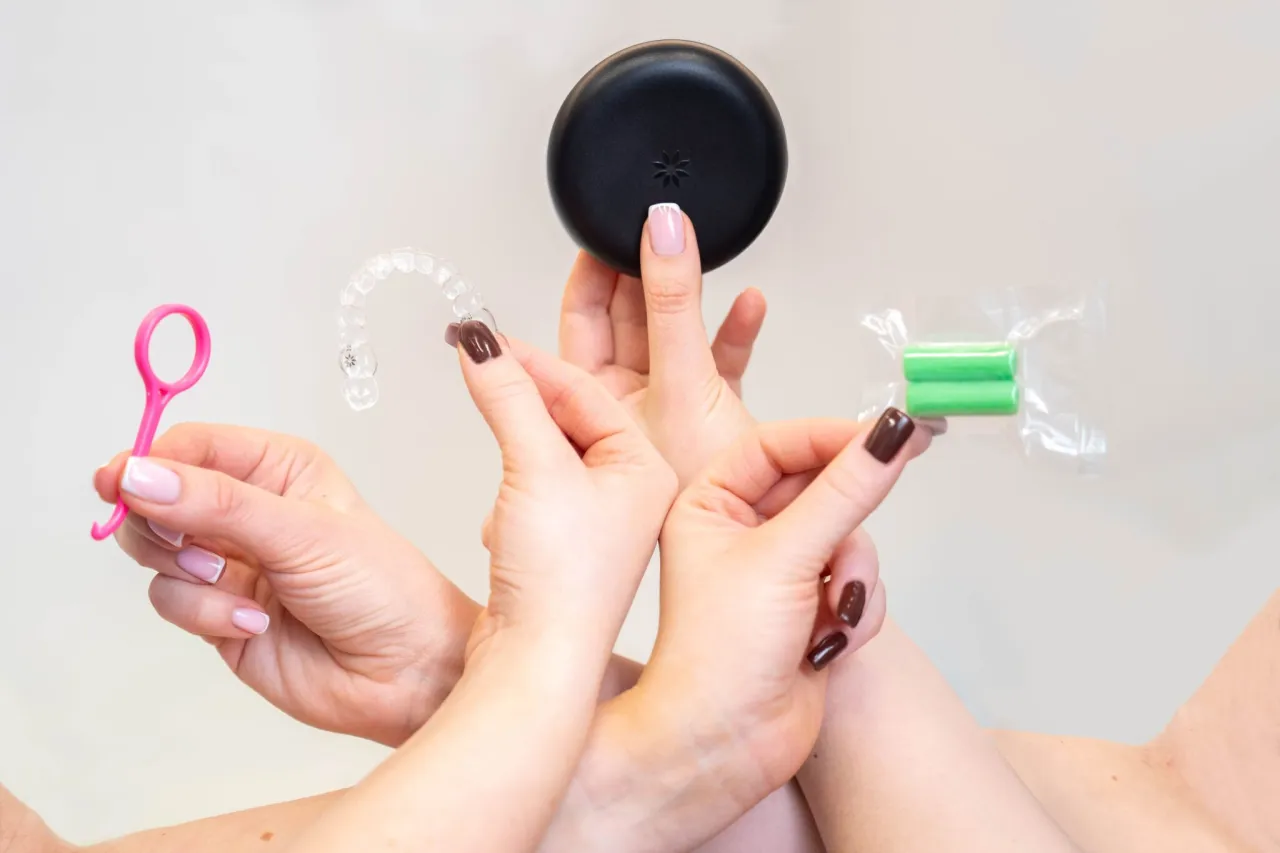 zakładanie aparatu ortodontycznego krok po kroku