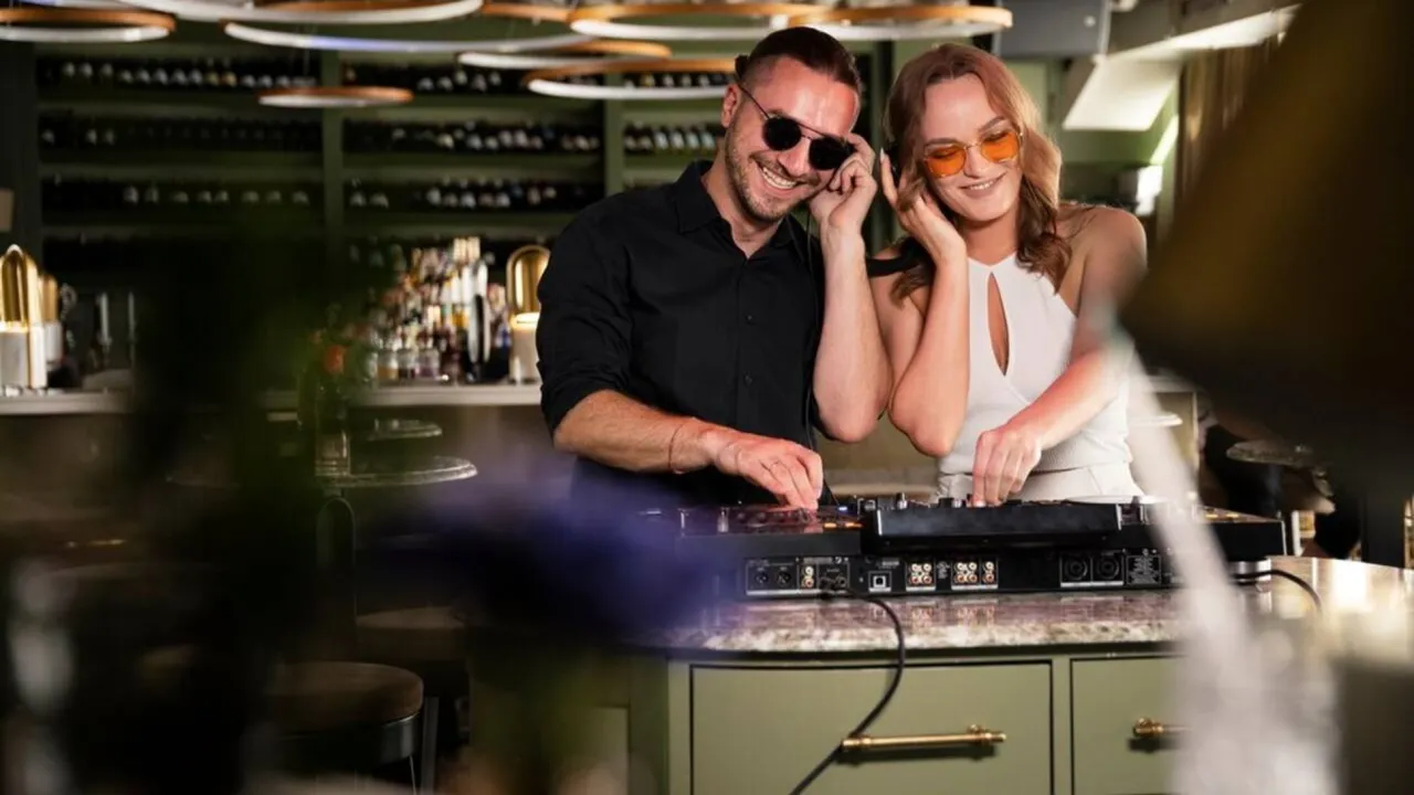 DJ kontra wodzirej r&oacute;żnice w pracy