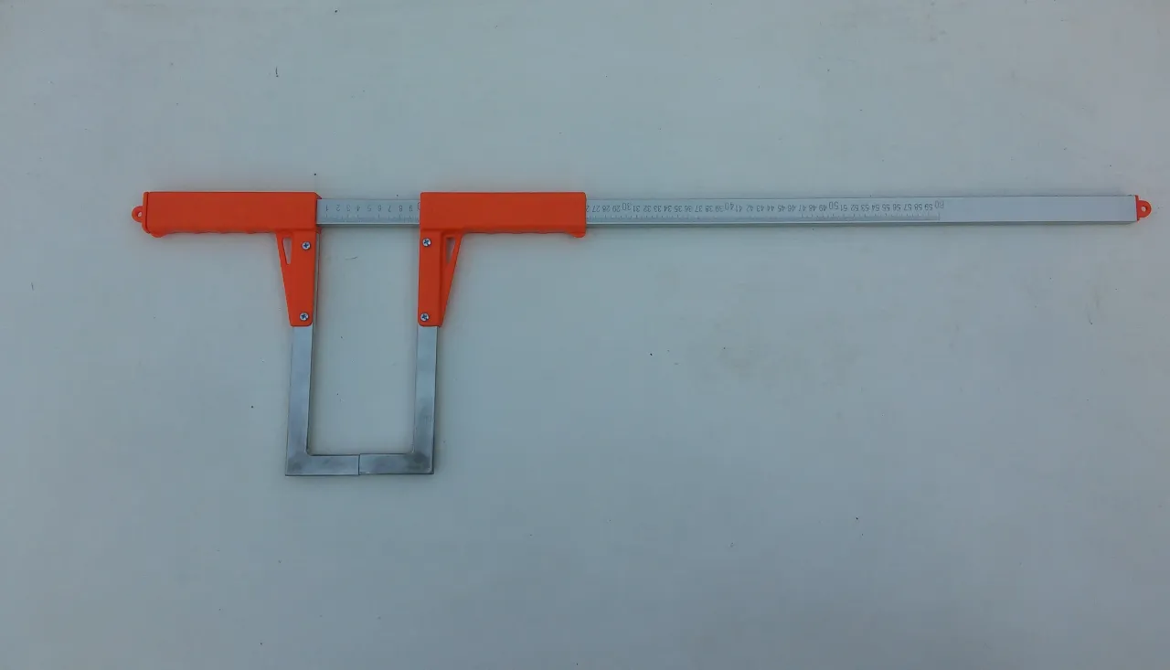 narzędzia do pomiaru ściany
