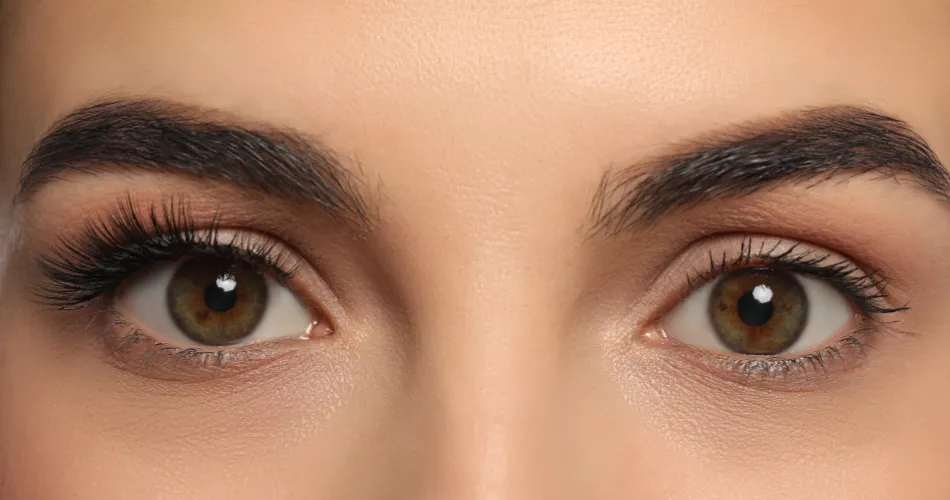 stylizacja rzęs opadająca powieka efekty przed i po