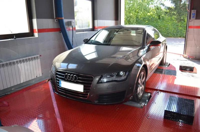 samochód na hamowni chiptuning