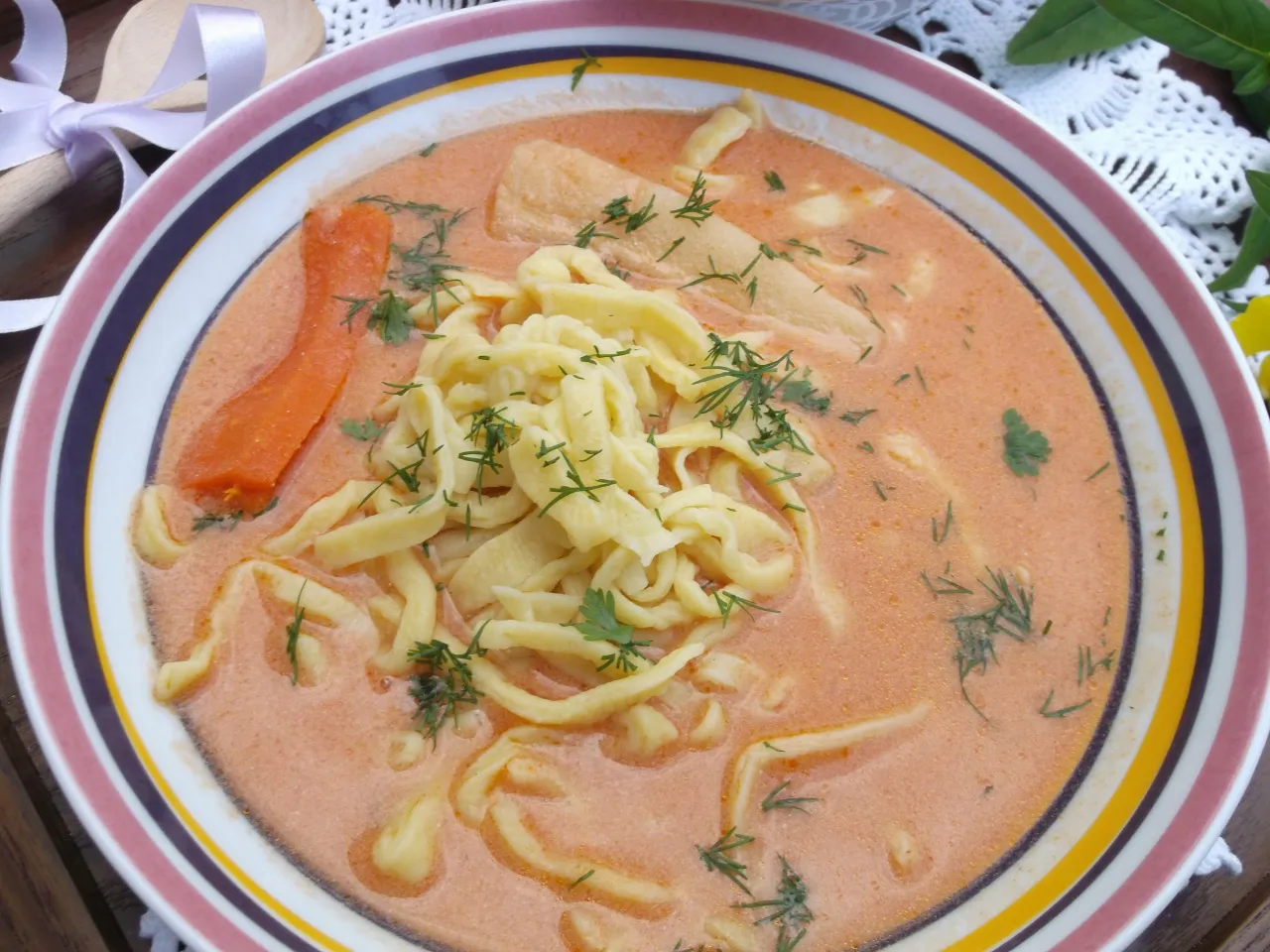 zupa pomidorowa zabielana śmietaną