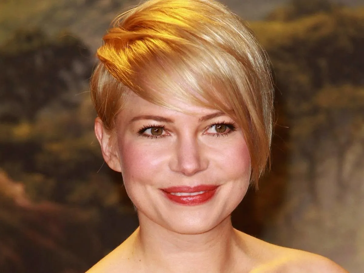 krótkie fryzury dla cienkich puszących się włosów