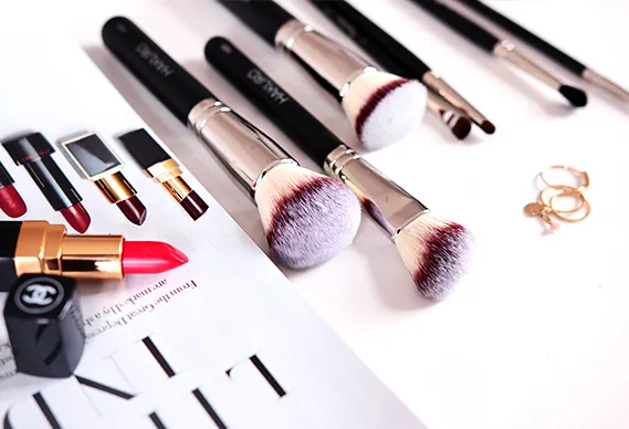 Niezbędne pędzle do makijażu dla początkujących