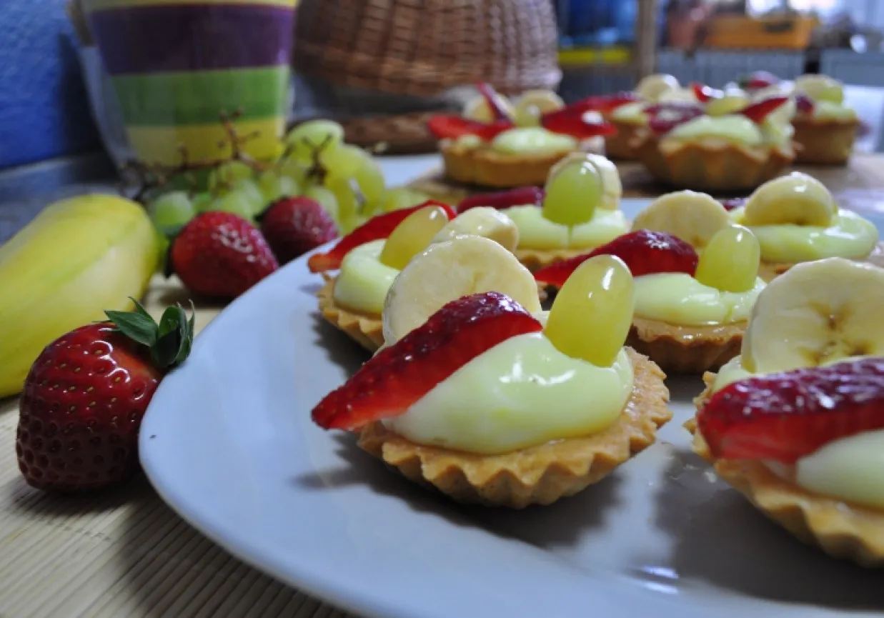 Babeczki z budyniem z owocami