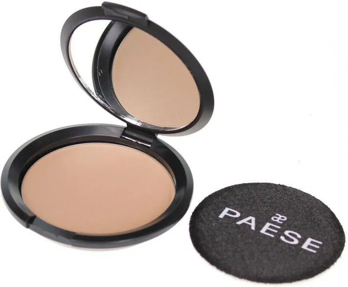 Paese Illuminating Covering Powder swatche na skórze