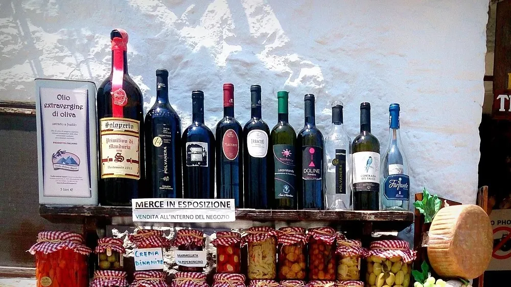 Włoskie produkty spożywcze na pamiątkę: ser, oliwa, kawa