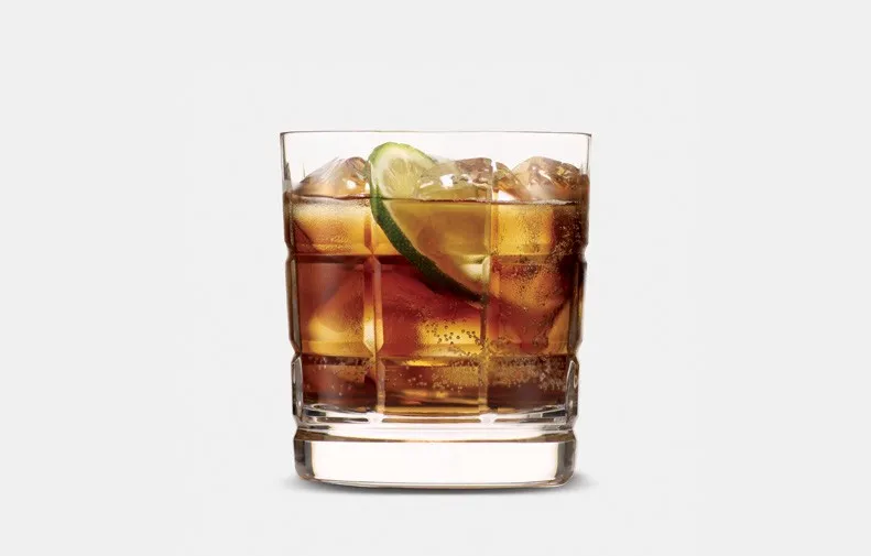 drink whisky z colą z dodatkami