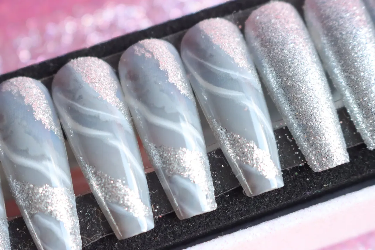 Babyboomer Nägel Trends Glitzer Matt Farbe