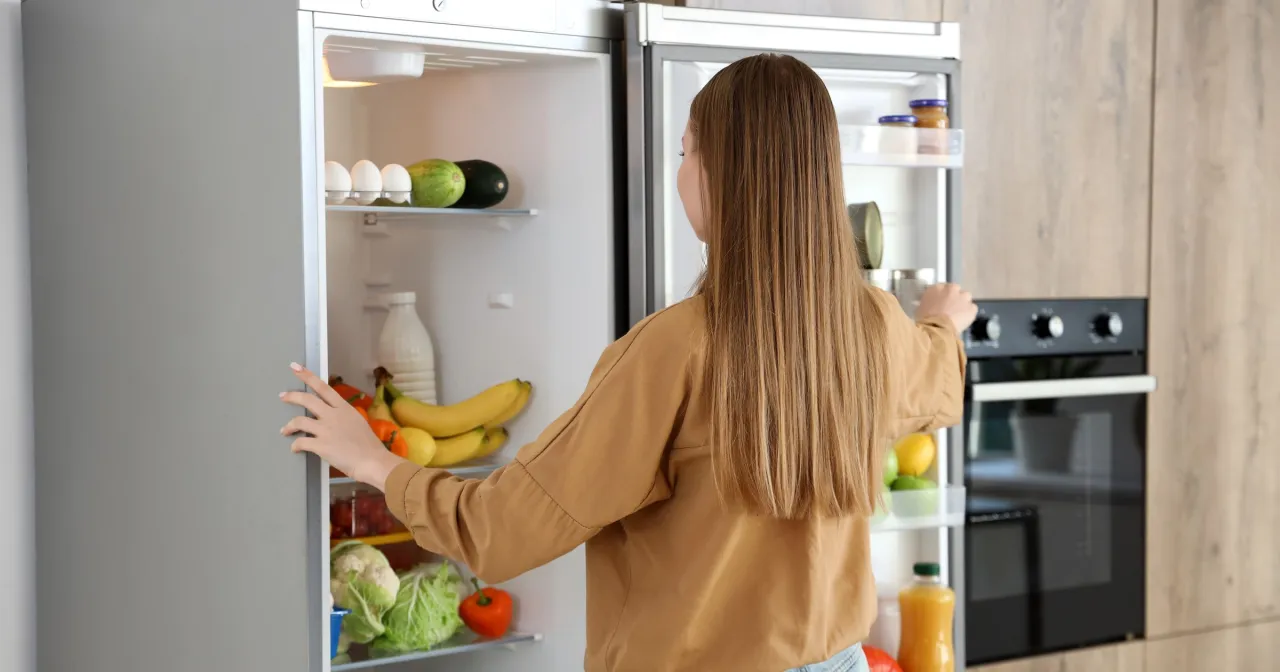 ciepłe ścianki lod&oacute;wki oddawanie ciepła