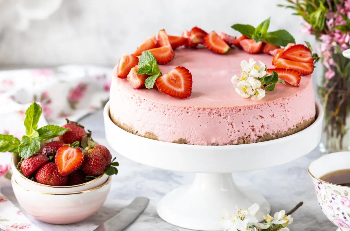 Zdjęcie Pyszny przepis na ciasto z truskawkami i mascarpone, które zachwyci