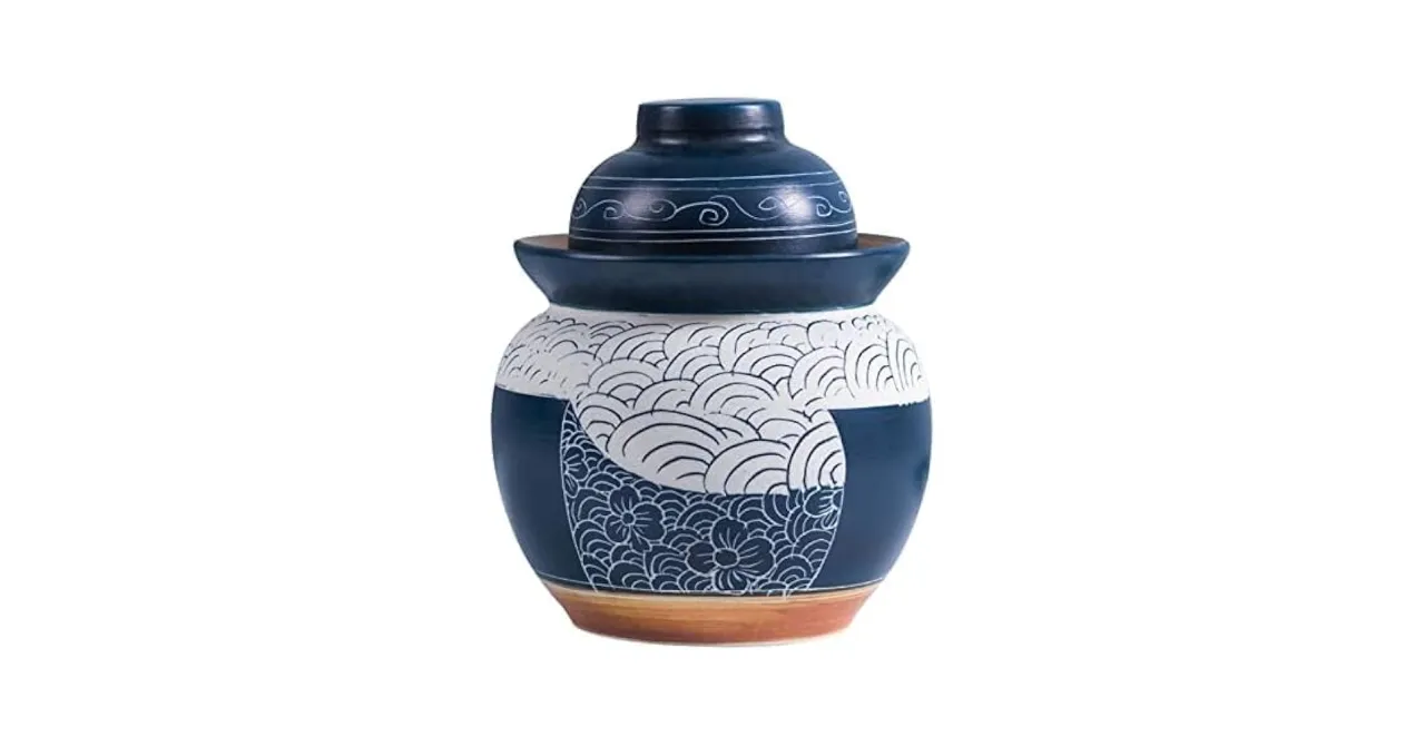 domowe kimchi w słoiku i kamionce