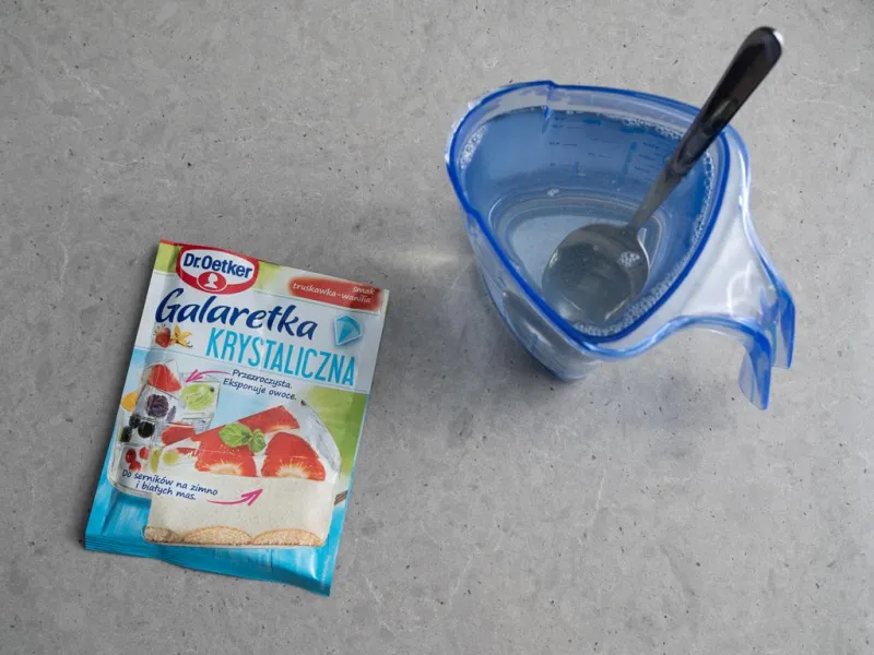 różne opakowania galaretki krystalicznej