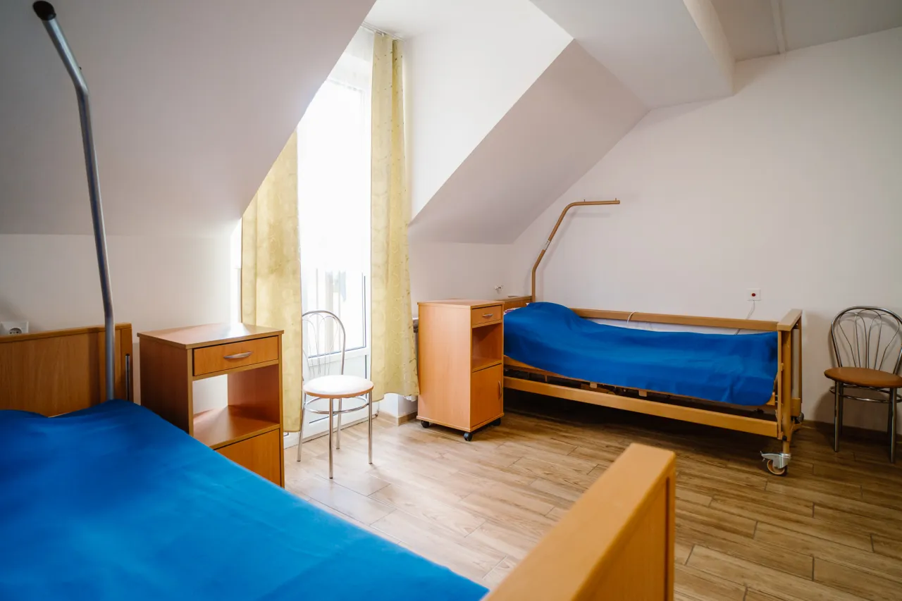 Wnętrze Domu Pomocy Społecznej w Parkoszu pokoje i świetlica