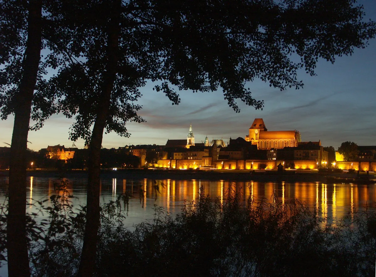 Toruń panorama Stare Miasto Wisła zach&oacute;d słońca