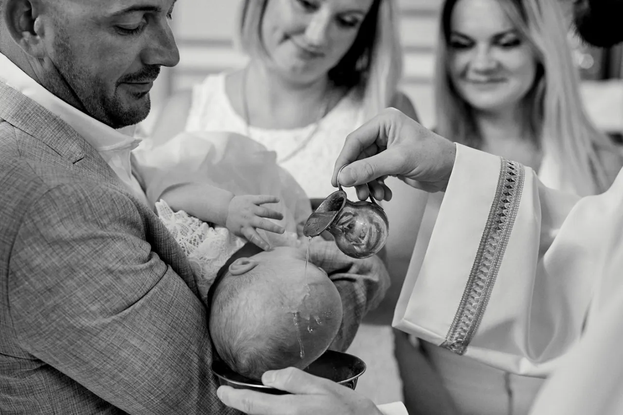 fotograf na chrzest styl reportażowy