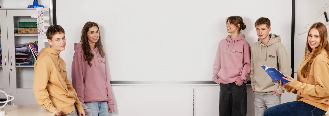 młody człowiek wybór ścieżki edukacyjnej liceum