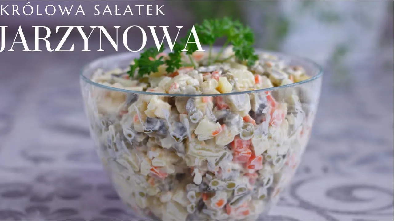 sałatka jarzynowa tradycyjna i fit porównanie