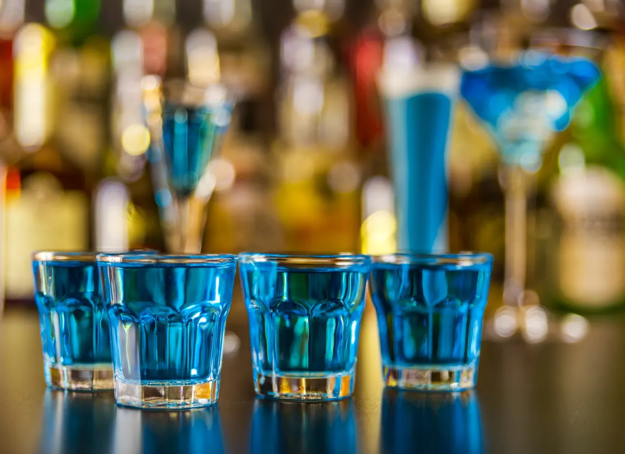 Zdjęcie Jak przygotować idealny drink kamikadze na imprezę i zaskocz gości