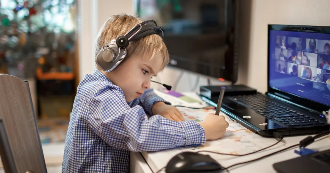 Zdjęcie Kiedy dzieci idą na zdalne nauczanie? Sprawdź aktualne informacje i terminy