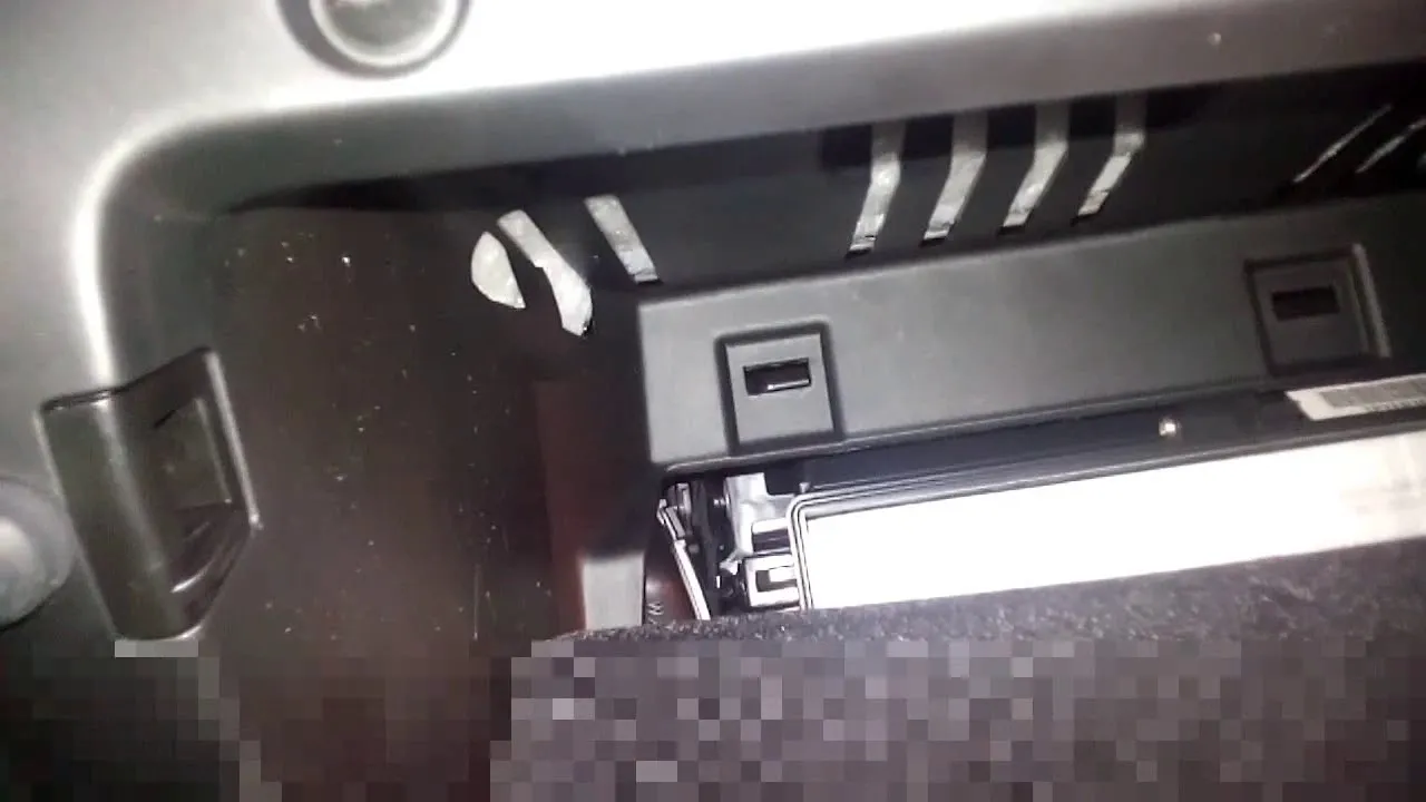 Jeep Cherokee KJ filtr kabinowy siatka czyszczenie