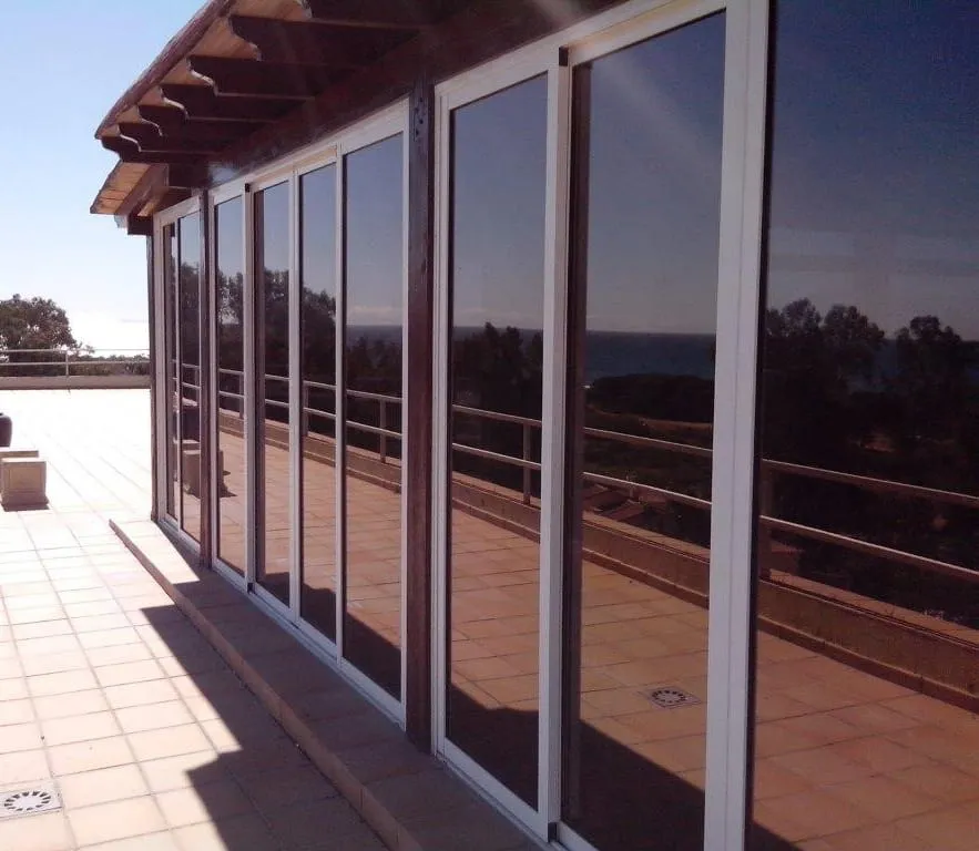 Zdjęcie Folia lustro weneckie wewnętrzna czy zewnętrzna - co wybrać?