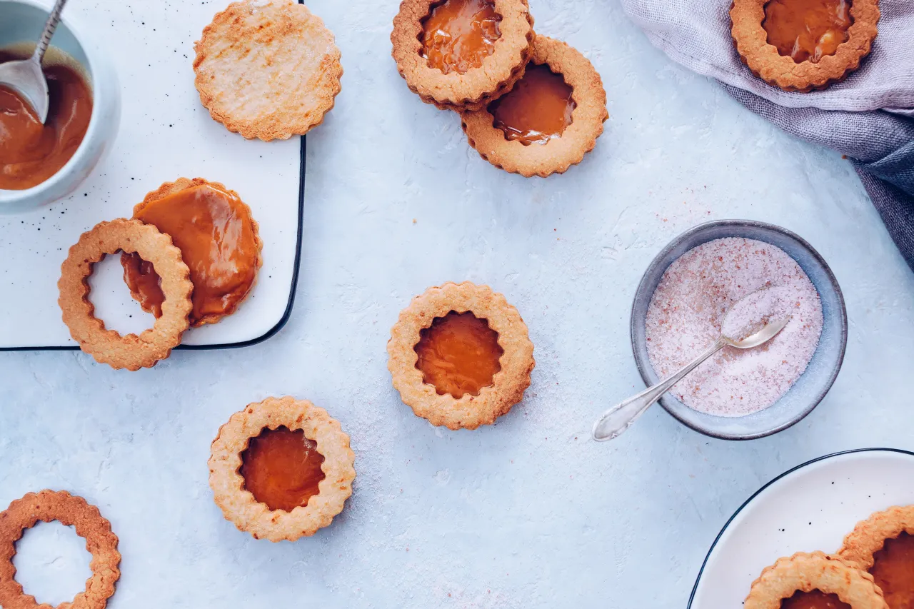 Formowanie ciastek z karmelem