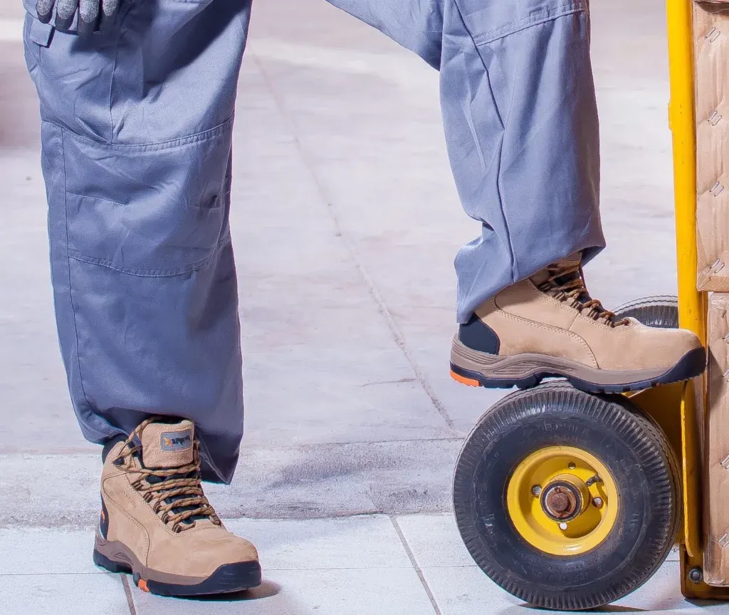 buty robocze dla r&oacute;żnych zawod&oacute;w lub obuwie ochronne w r&oacute;żnych środowiskach