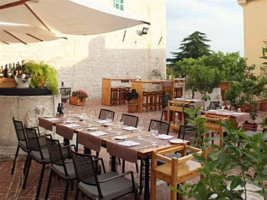 Restauracja Pelegrini Szybenik wnętrze