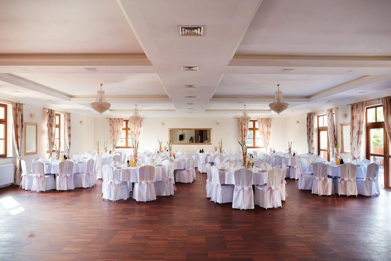 Wnętrza Pałacu nad Jeziorem Chociwel