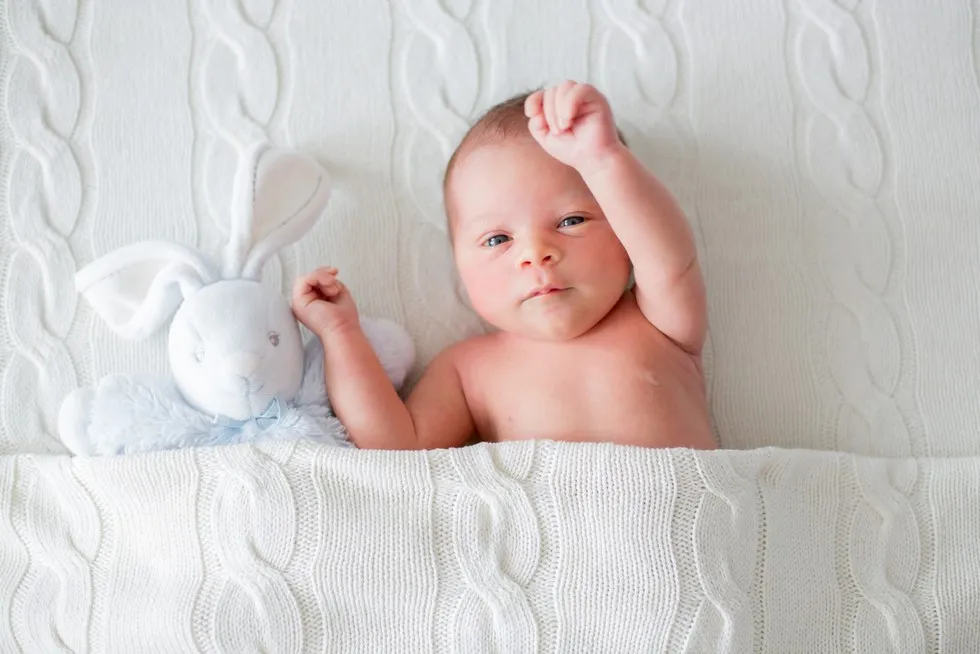 uśmiechnięte niemowlę 6 tygodni