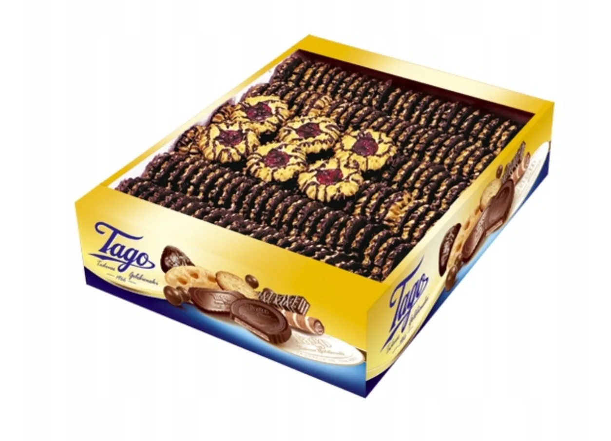 Ciastka Tago na p&oacute;łce w supermarkecie
