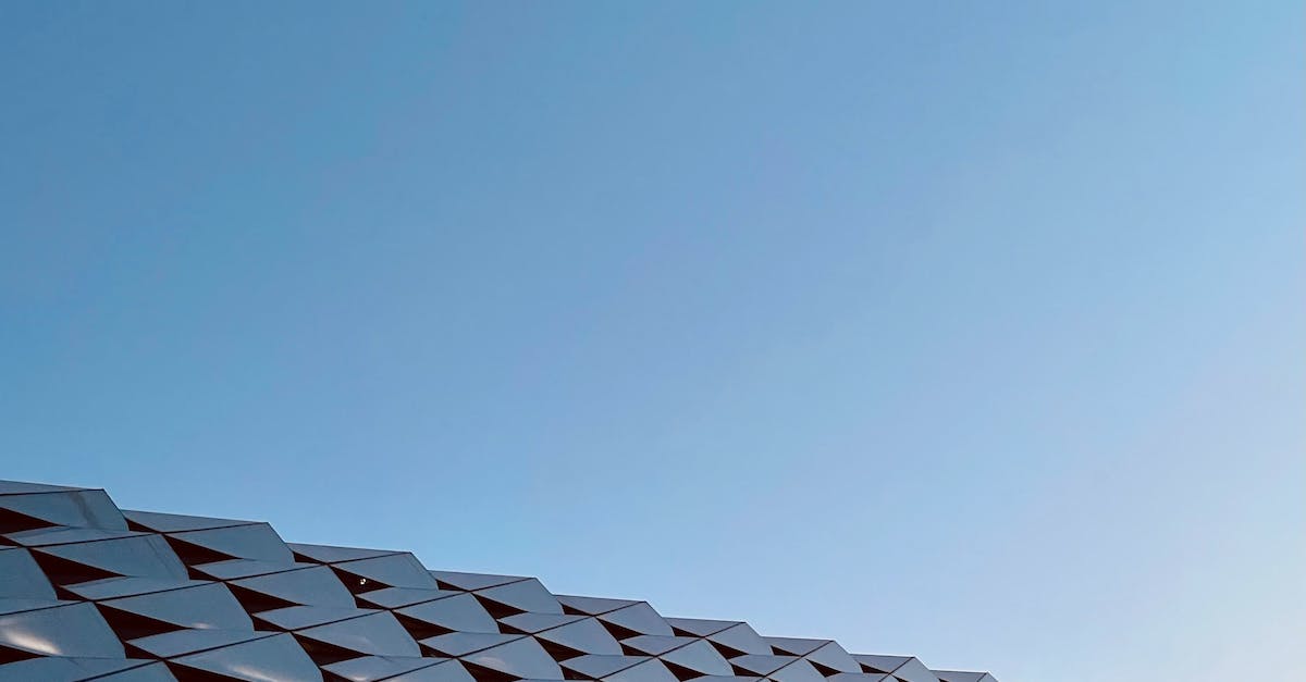 Dachówki fotowoltaiczne - sprawdź ceny i opinie na temat dachówek solarnych