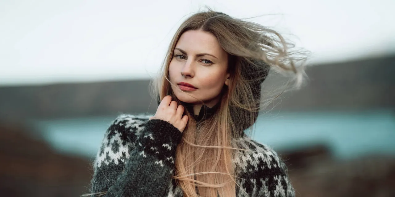 Przykładowe zdjęcia: portret z rozmytym tłem, szeroki krajobraz, fotografia uliczna, dzika przyroda teleobiektywem