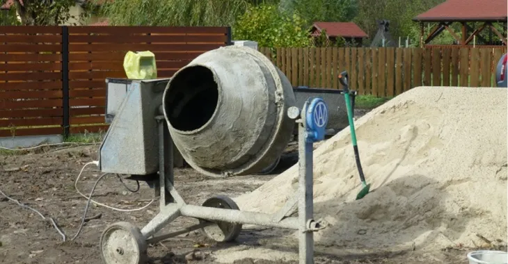 Porównanie jakości betonu z wytwórni i betonu mieszanego na budowie