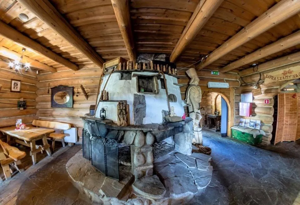 tradycyjna karczma beskidzka wnętrze